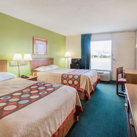 Super 8 By Wyndham Tifton Otel Dış mekan fotoğraf