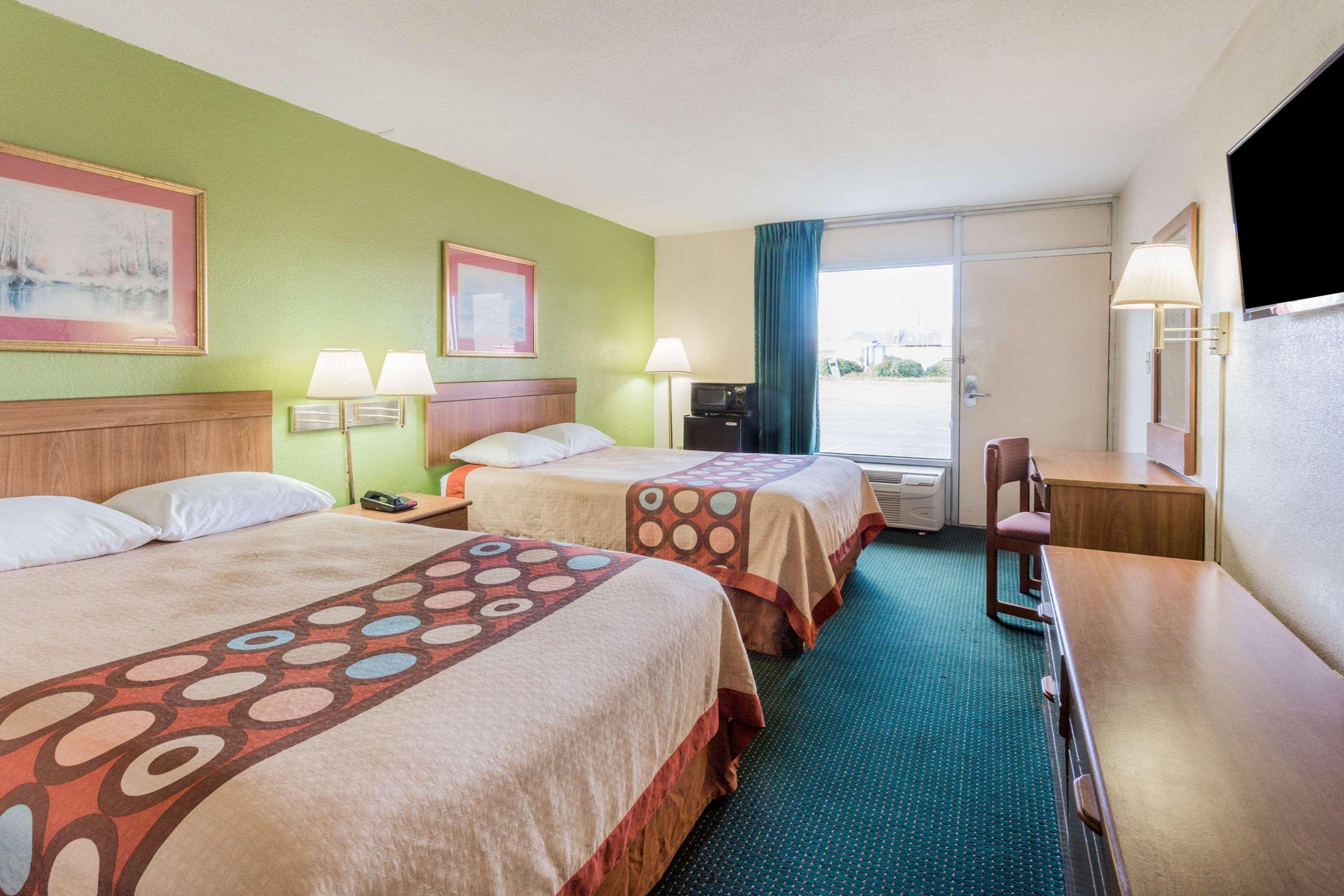 Super 8 By Wyndham Tifton Otel Dış mekan fotoğraf