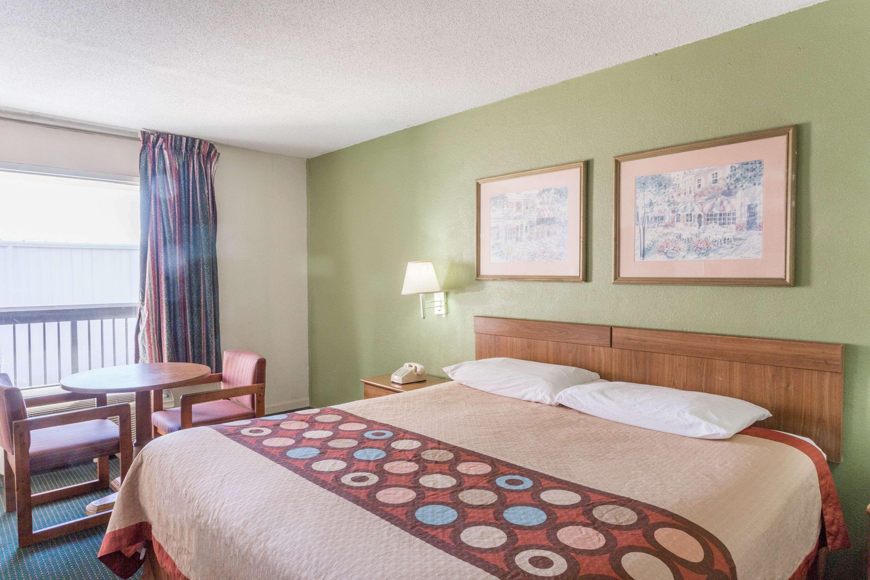 Super 8 By Wyndham Tifton Otel Dış mekan fotoğraf