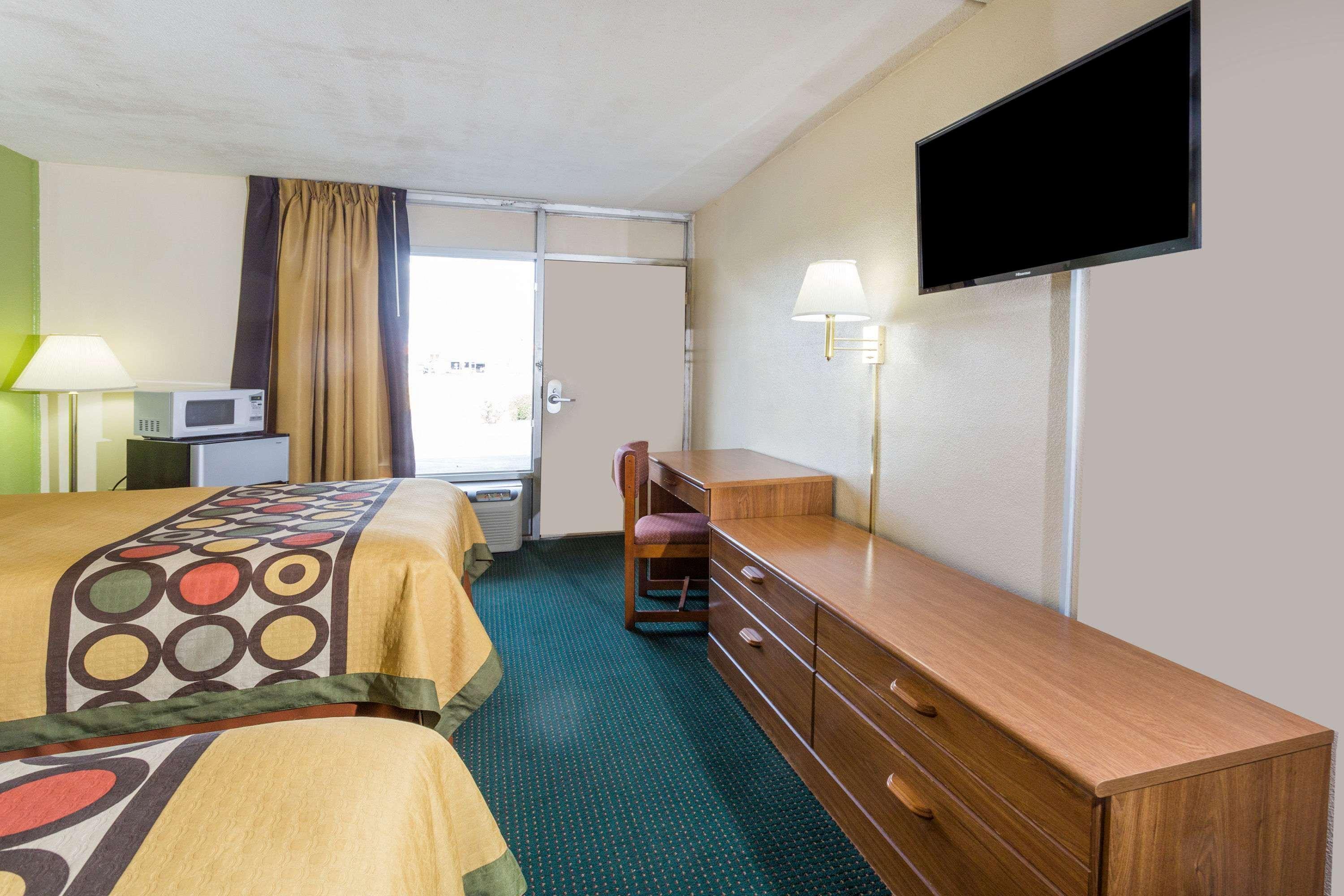 Super 8 By Wyndham Tifton Otel Dış mekan fotoğraf
