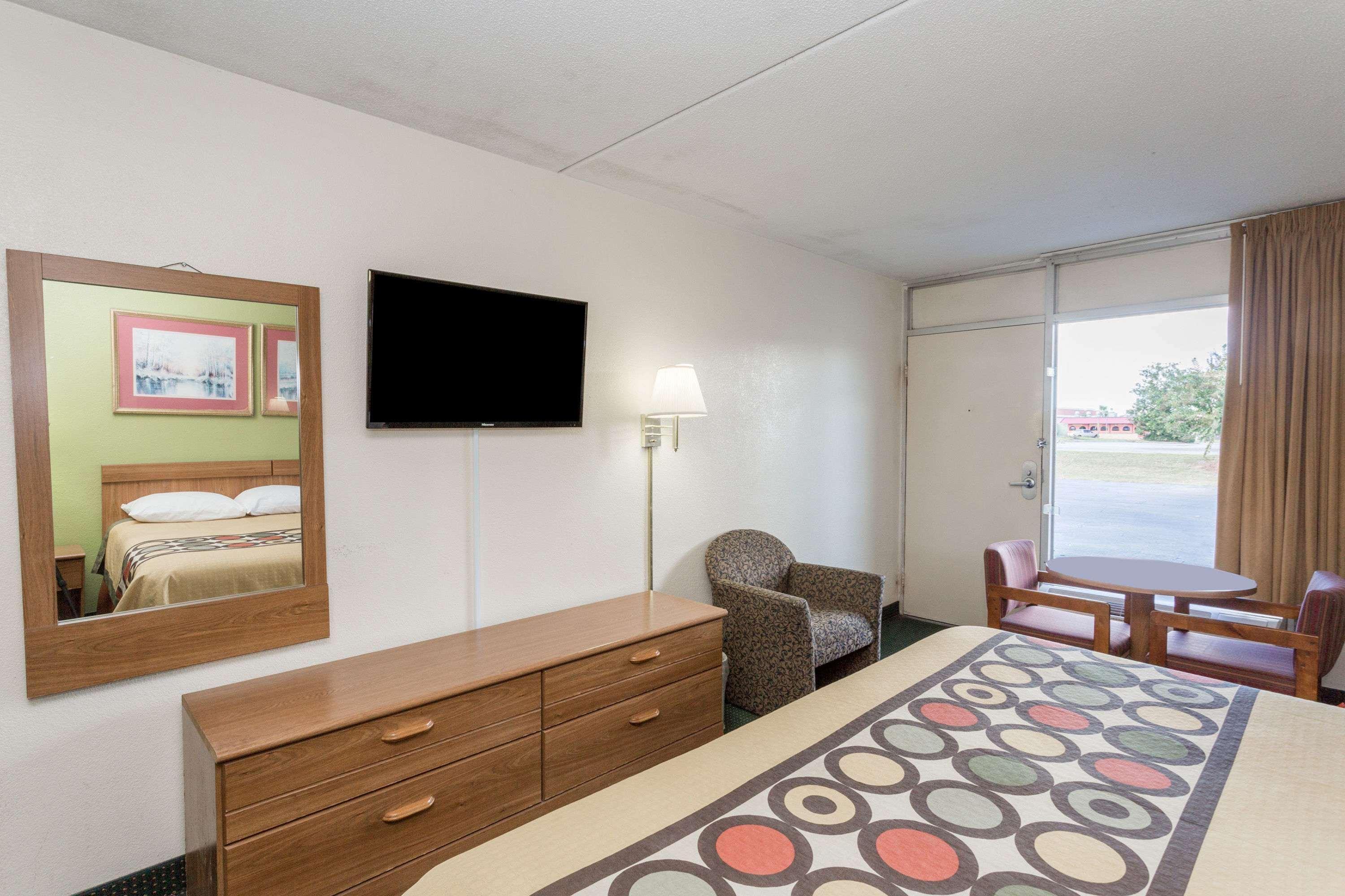 Super 8 By Wyndham Tifton Otel Dış mekan fotoğraf