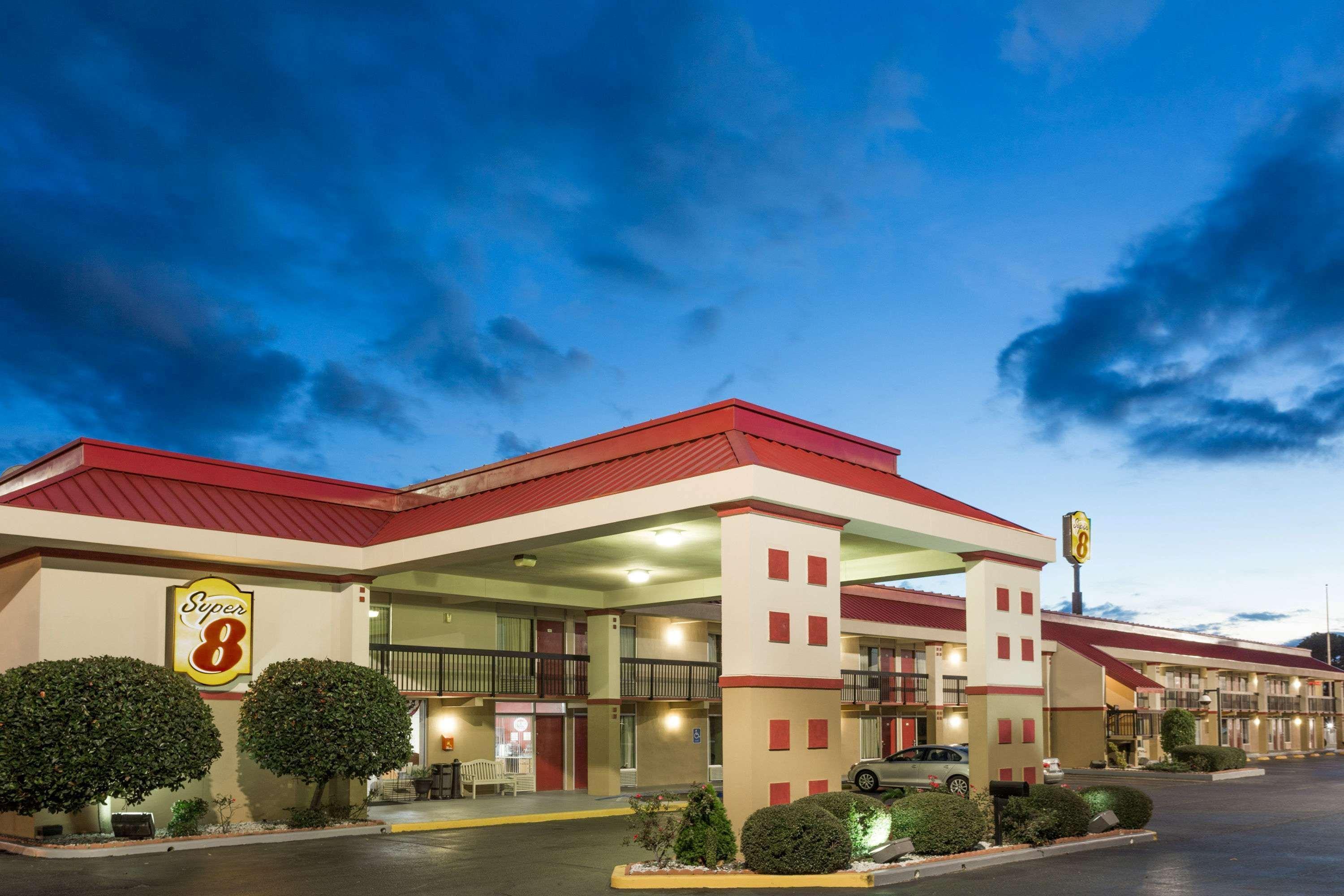 Super 8 By Wyndham Tifton Otel Dış mekan fotoğraf
