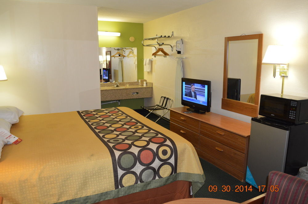 Super 8 By Wyndham Tifton Otel Dış mekan fotoğraf