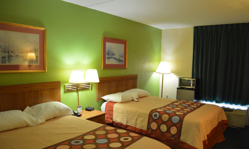 Super 8 By Wyndham Tifton Otel Dış mekan fotoğraf