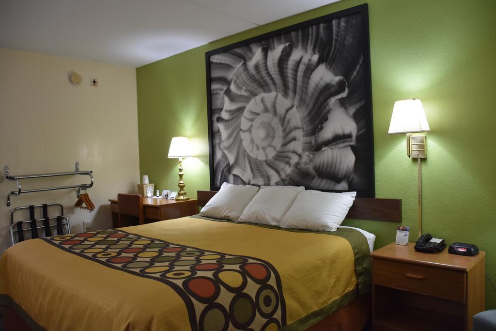 Super 8 By Wyndham Tifton Otel Dış mekan fotoğraf