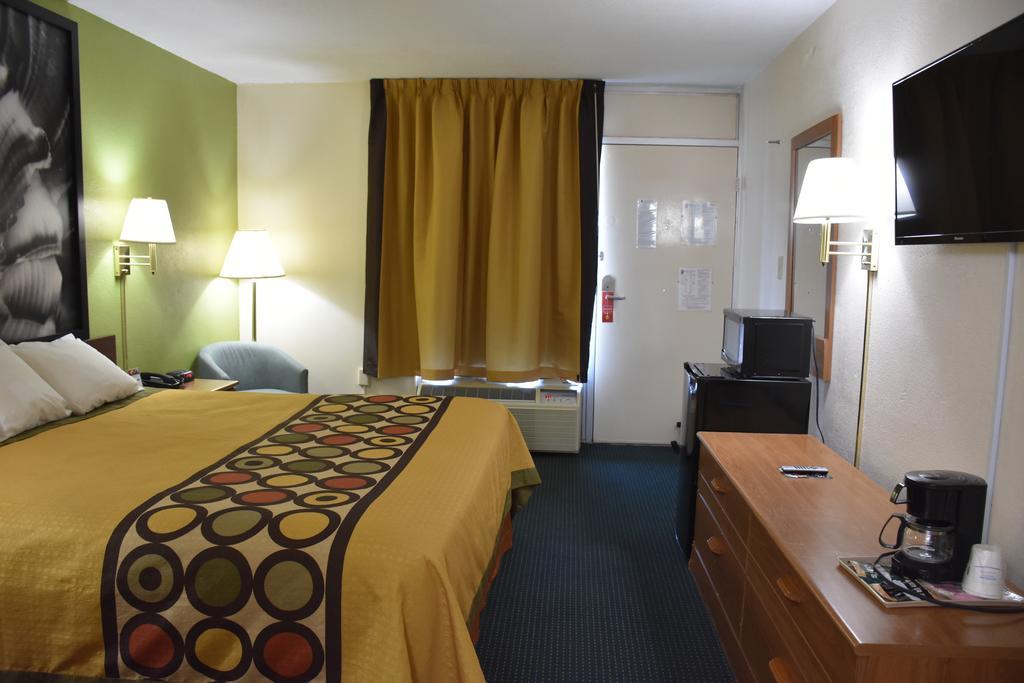 Super 8 By Wyndham Tifton Otel Dış mekan fotoğraf