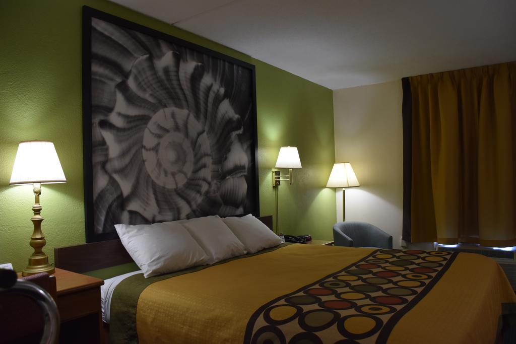 Super 8 By Wyndham Tifton Otel Dış mekan fotoğraf
