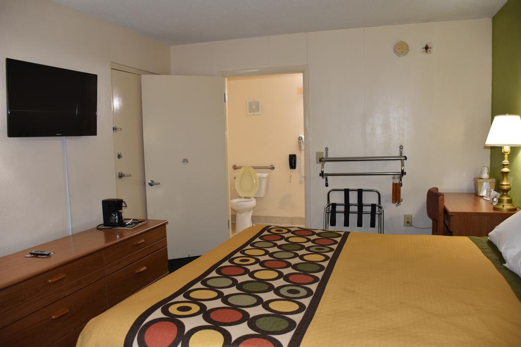 Super 8 By Wyndham Tifton Otel Dış mekan fotoğraf