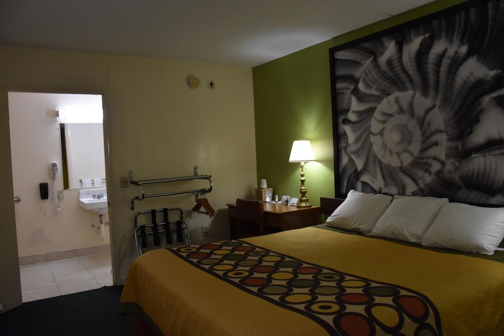 Super 8 By Wyndham Tifton Otel Dış mekan fotoğraf