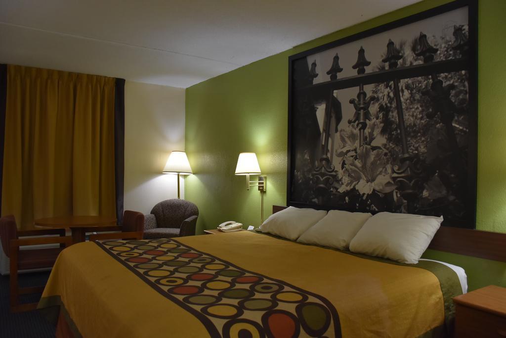 Super 8 By Wyndham Tifton Otel Dış mekan fotoğraf