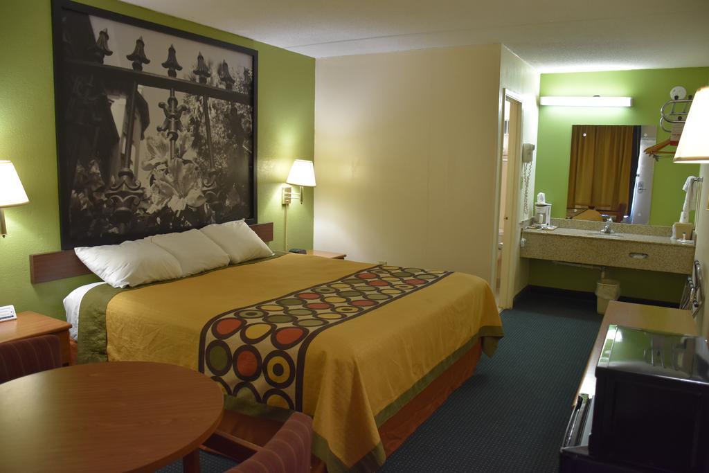 Super 8 By Wyndham Tifton Otel Dış mekan fotoğraf