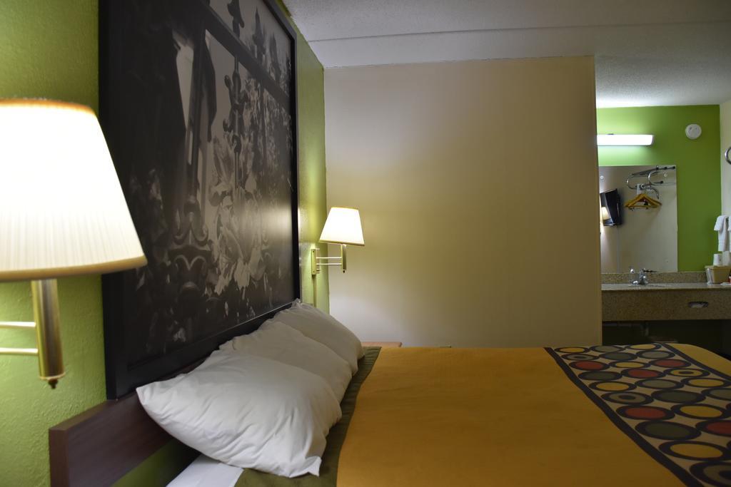 Super 8 By Wyndham Tifton Otel Dış mekan fotoğraf