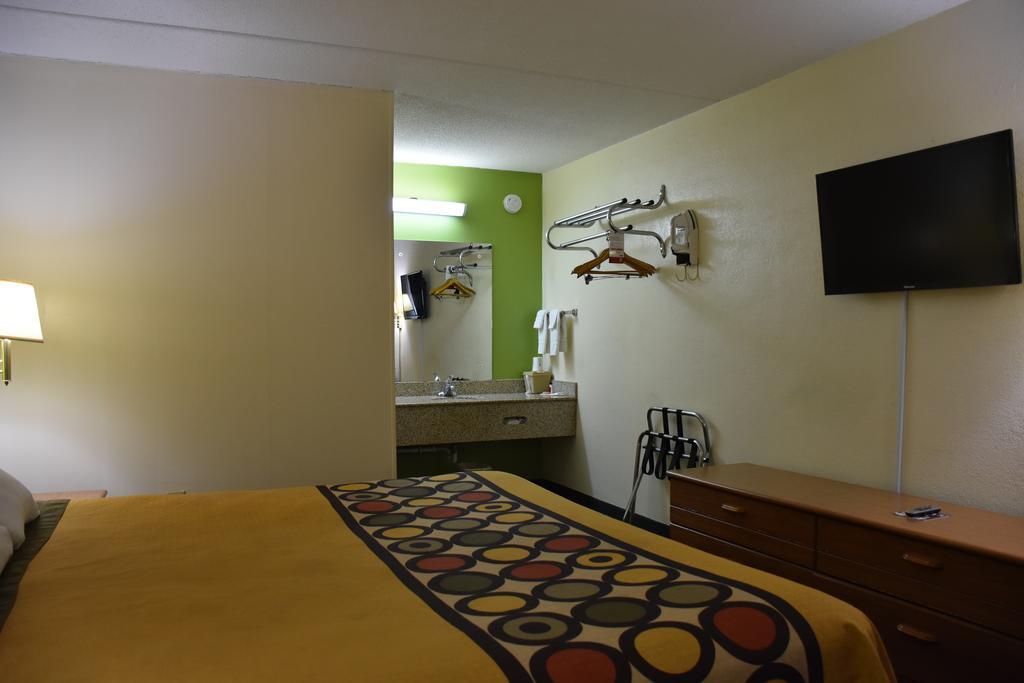 Super 8 By Wyndham Tifton Otel Dış mekan fotoğraf