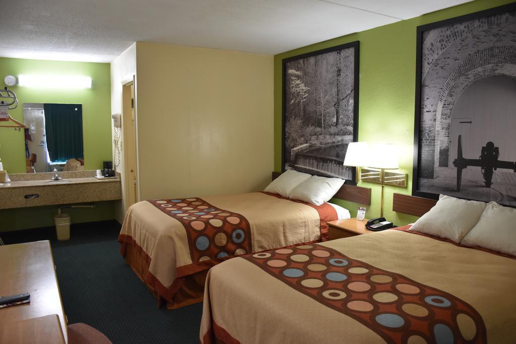 Super 8 By Wyndham Tifton Otel Dış mekan fotoğraf