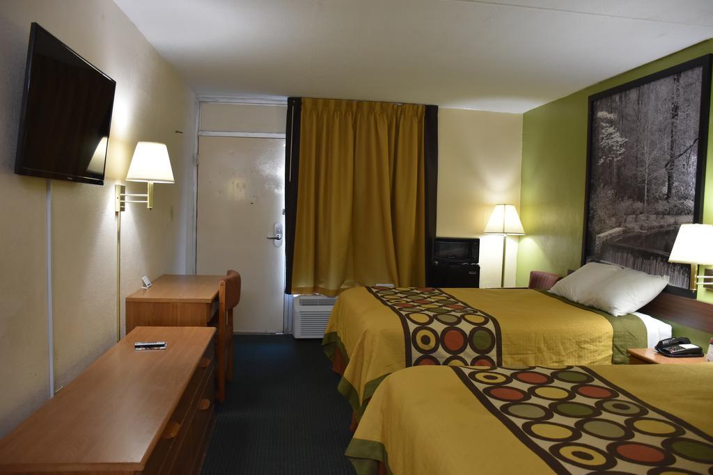 Super 8 By Wyndham Tifton Otel Dış mekan fotoğraf