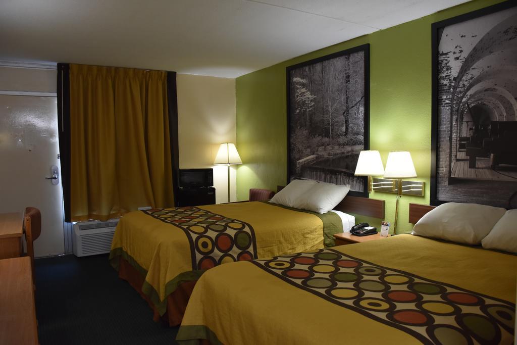 Super 8 By Wyndham Tifton Otel Dış mekan fotoğraf