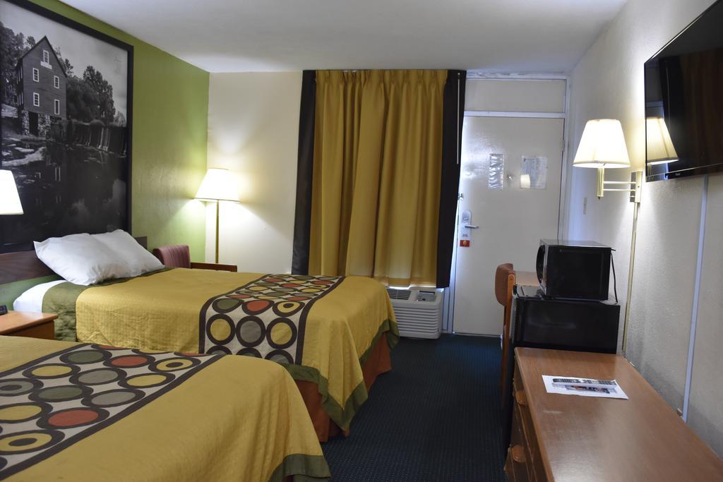 Super 8 By Wyndham Tifton Otel Dış mekan fotoğraf