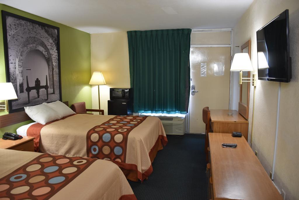 Super 8 By Wyndham Tifton Otel Dış mekan fotoğraf
