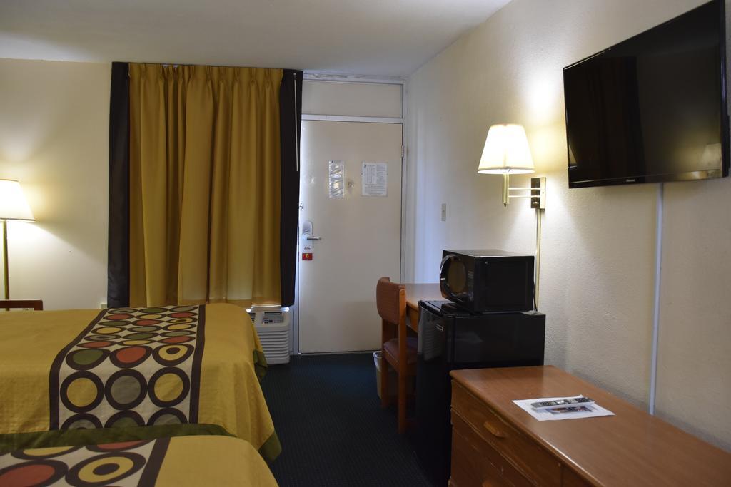 Super 8 By Wyndham Tifton Otel Dış mekan fotoğraf