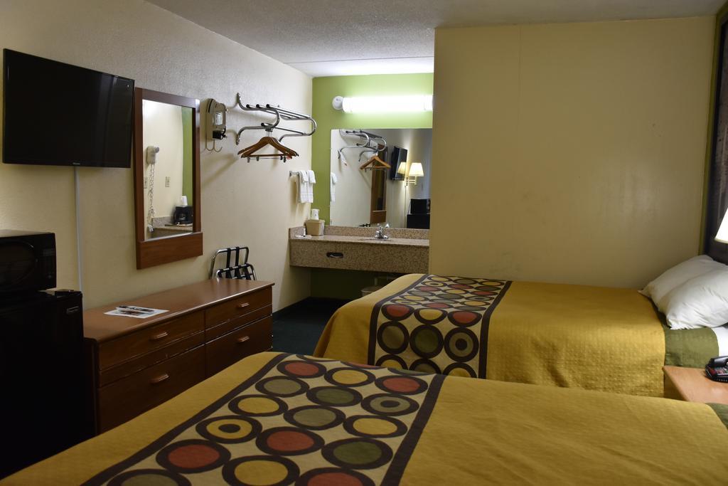 Super 8 By Wyndham Tifton Otel Dış mekan fotoğraf