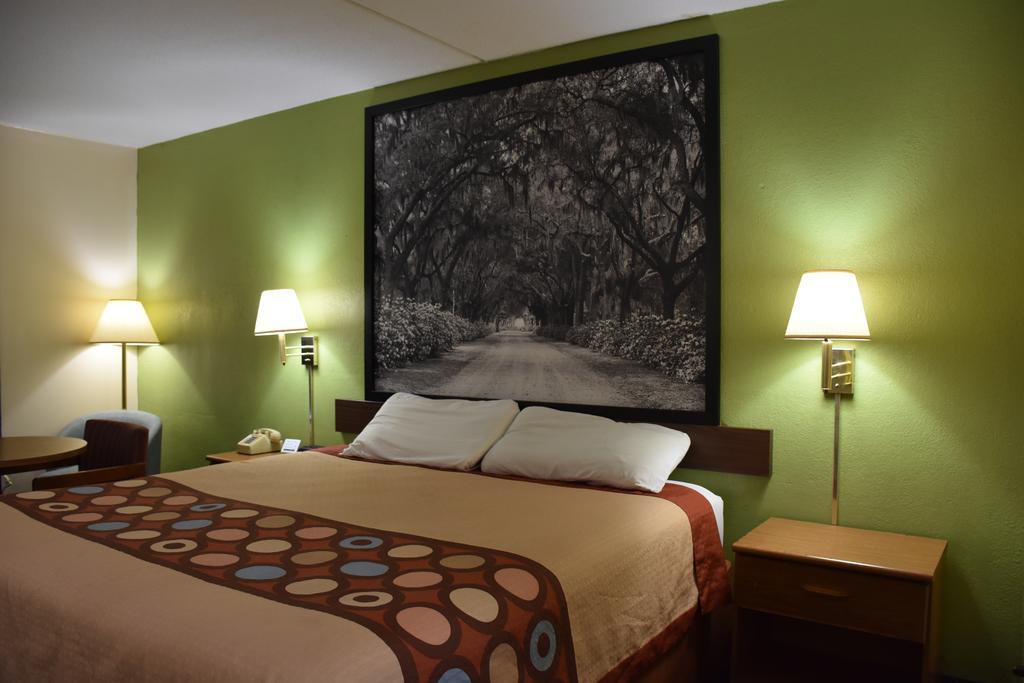 Super 8 By Wyndham Tifton Otel Dış mekan fotoğraf