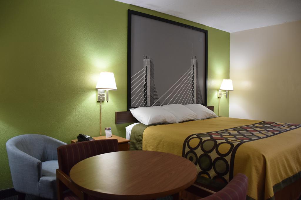Super 8 By Wyndham Tifton Otel Dış mekan fotoğraf