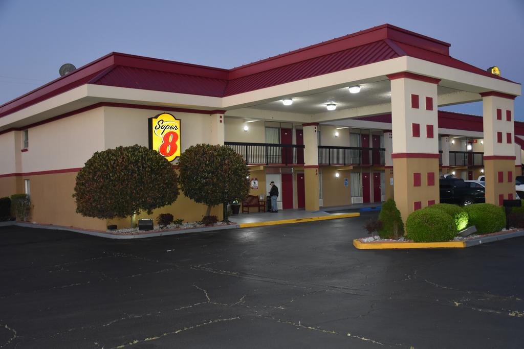 Super 8 By Wyndham Tifton Otel Dış mekan fotoğraf
