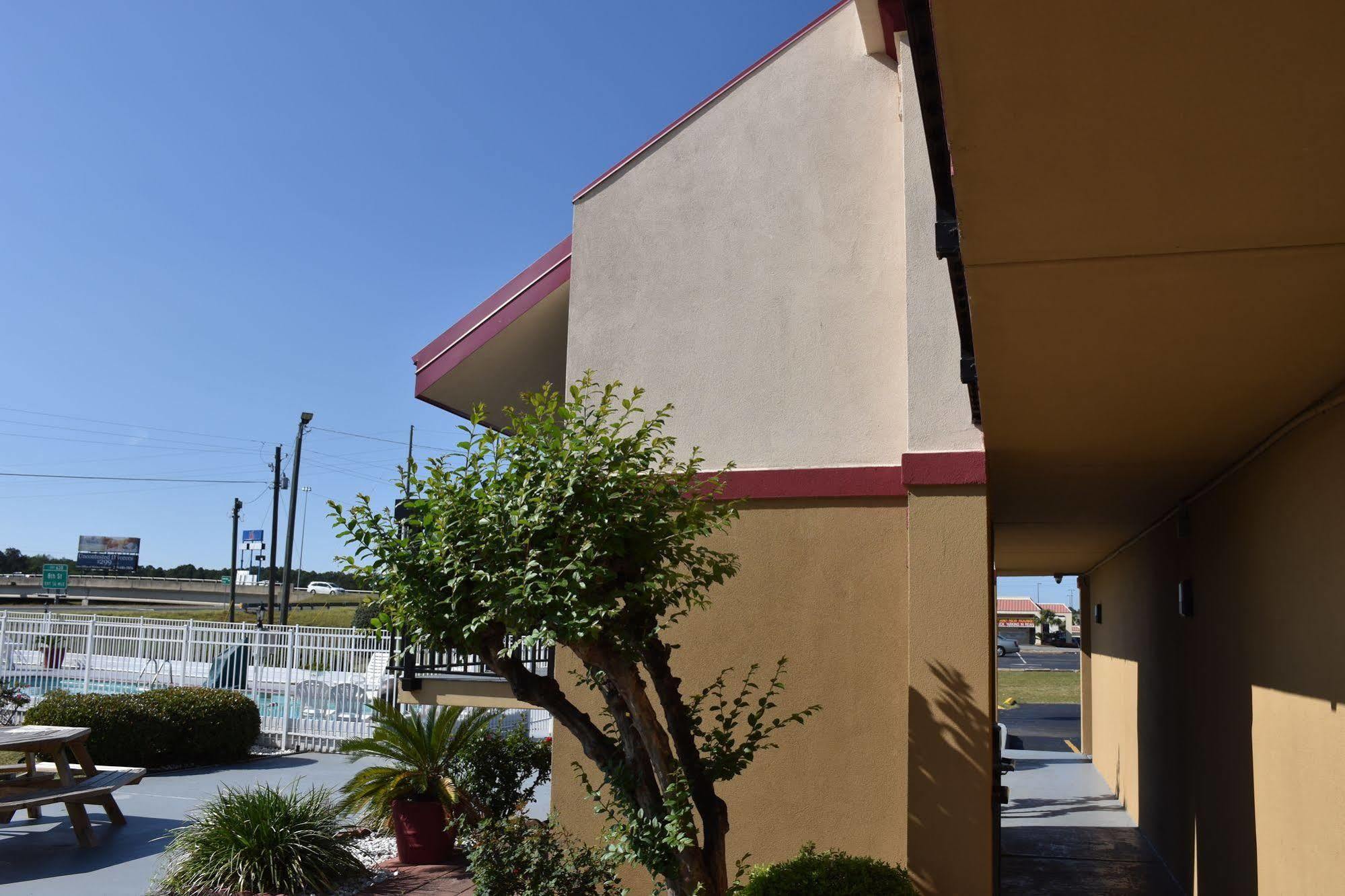 Super 8 By Wyndham Tifton Otel Dış mekan fotoğraf