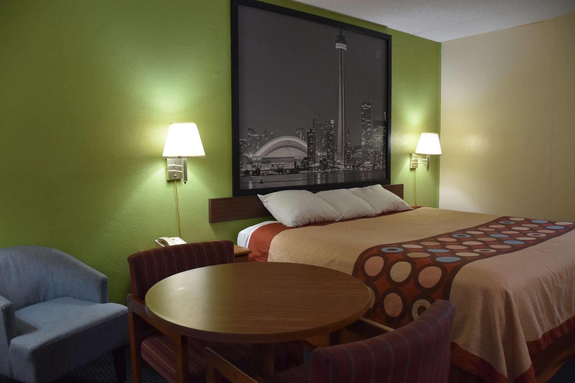 Super 8 By Wyndham Tifton Otel Dış mekan fotoğraf